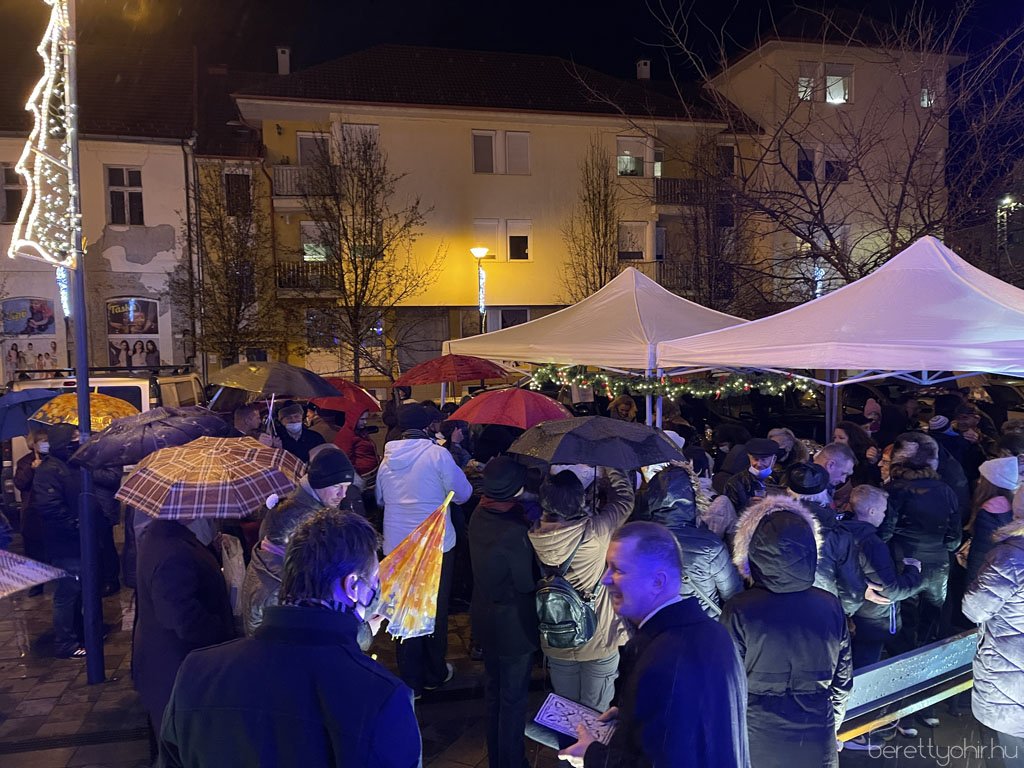 Betlehemi szárnyas oltárt nyitottunk 36